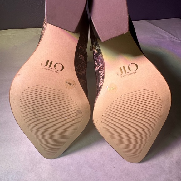 Chic Snakeskin Ankle Boots - Picture 16 of 16